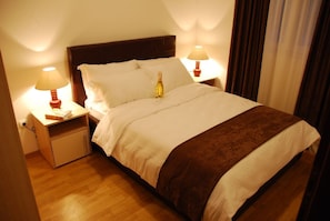 Apartment for 3 people | In-room safe, soundproofing, iron/ironing board, free WiFi