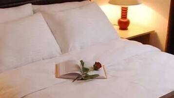 In-room safe, soundproofing, iron/ironing board, free WiFi