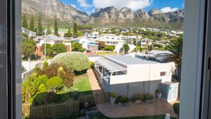 Luxury Penthouse | Hypo-allergenic bedding available, in-room safe, desk, laptop workspace - 3 On Camps Bay (Cape Town)