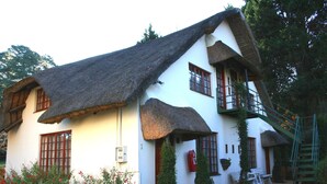 Exterior detail - Thatchings Guest House (Curry's Post)