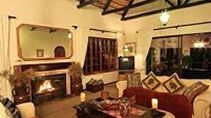 Interior - Thatchings Guest House (Curry's Post)