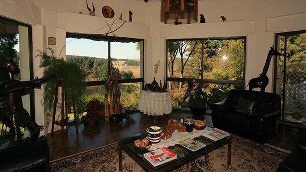 Interior - Thatchings Guest House (Curry's Post)