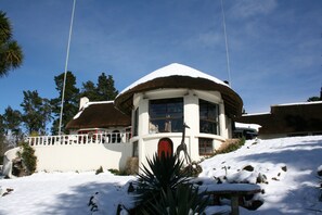 Exterior detail - Thatchings Guest House (Curry's Post)