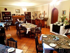 Free daily English breakfast - Thatchings Guest House (Curry's Post)