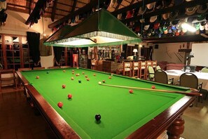 Billiards - Thatchings Guest House (Curry's Post)