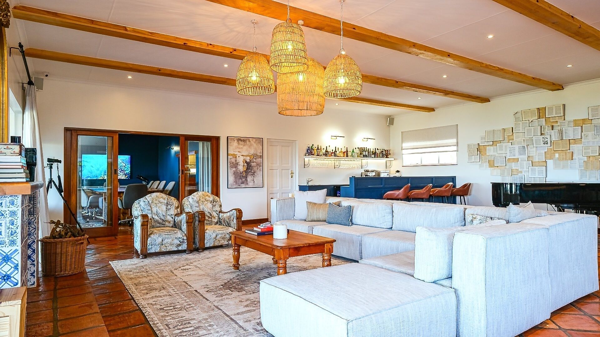 28-inch flat-screen tv with satellite channels, smart tv, netflix