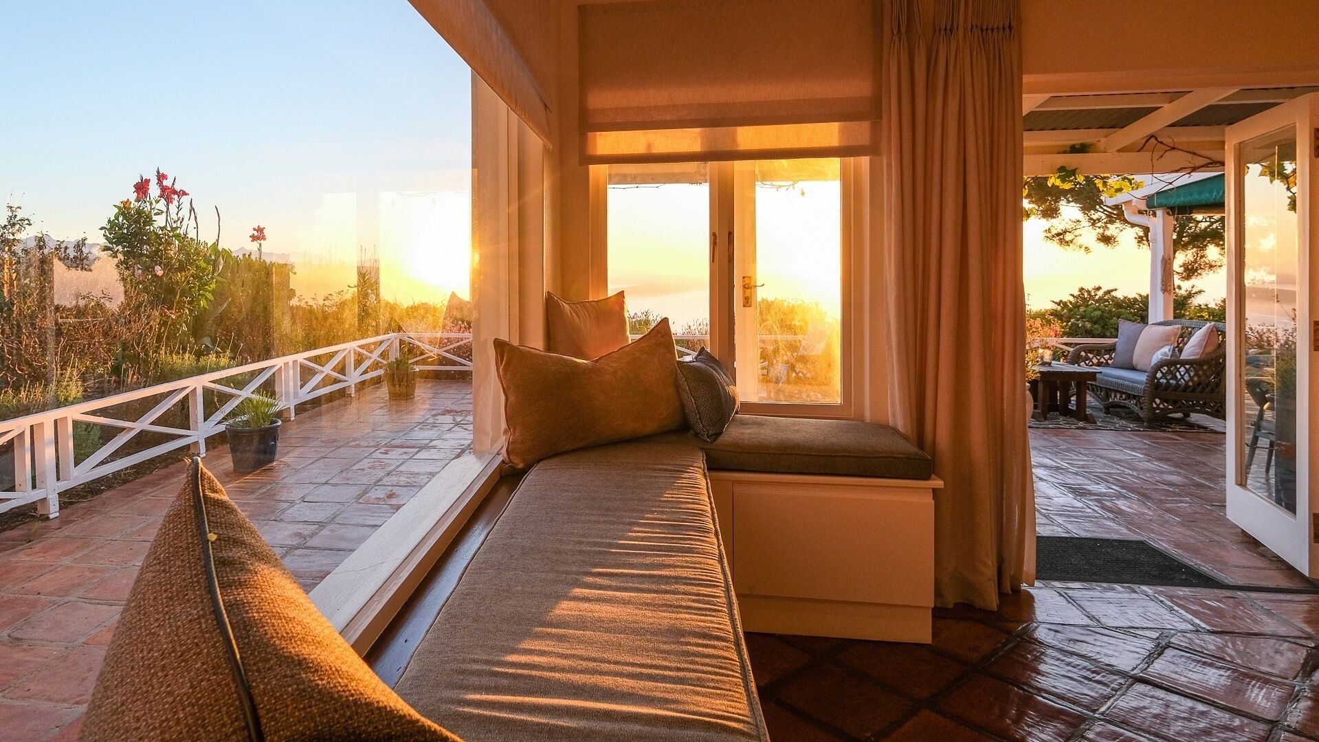 28-inch flat-screen tv with satellite channels, smart tv, netflix