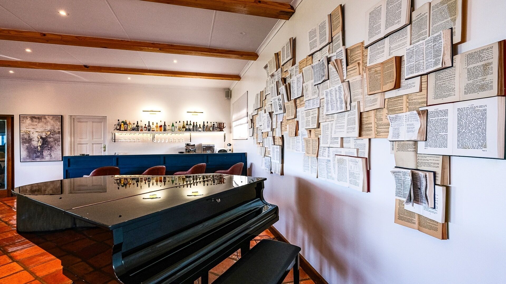 28-inch flat-screen tv with satellite channels, smart tv, netflix