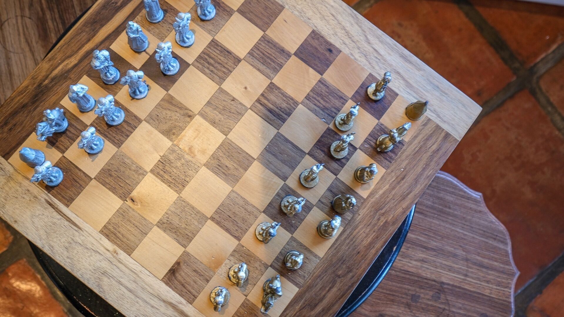 28-inch flat-screen tv with satellite channels, smart tv, netflix