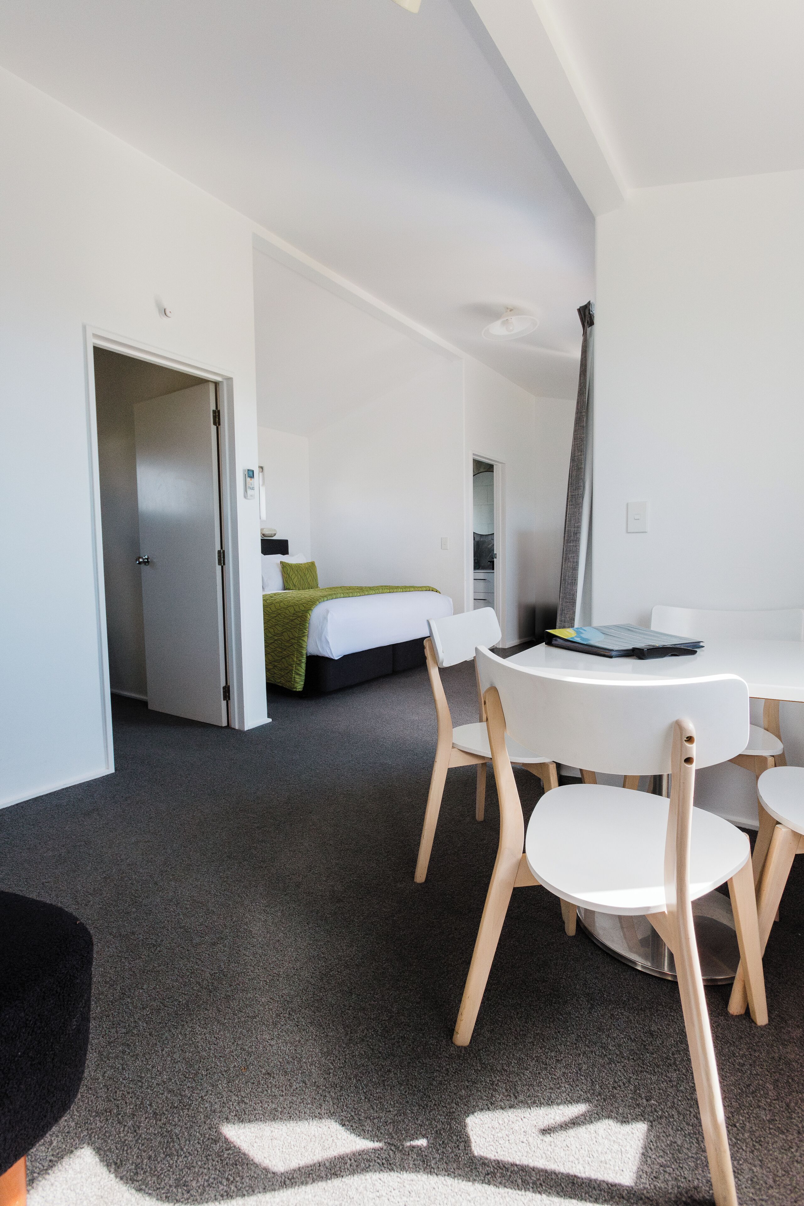 Kamar Elite, Beberapa Tempat Tidur, pemandangan samudra, tepi laut | Dilengkapi dengan perabotan berbeda-beda, Wi-Fi gratis, dan seprai linen