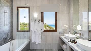 Deluxe Suite, Sea View, Corner | Bathroom | Deep soaking tub, free toiletries, hair dryer, towels