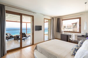 Suite Deluxe, vista mare, ad angolo | Una cassaforte in camera, insonorizzazione, Wi-Fi gratuito, lenzuola