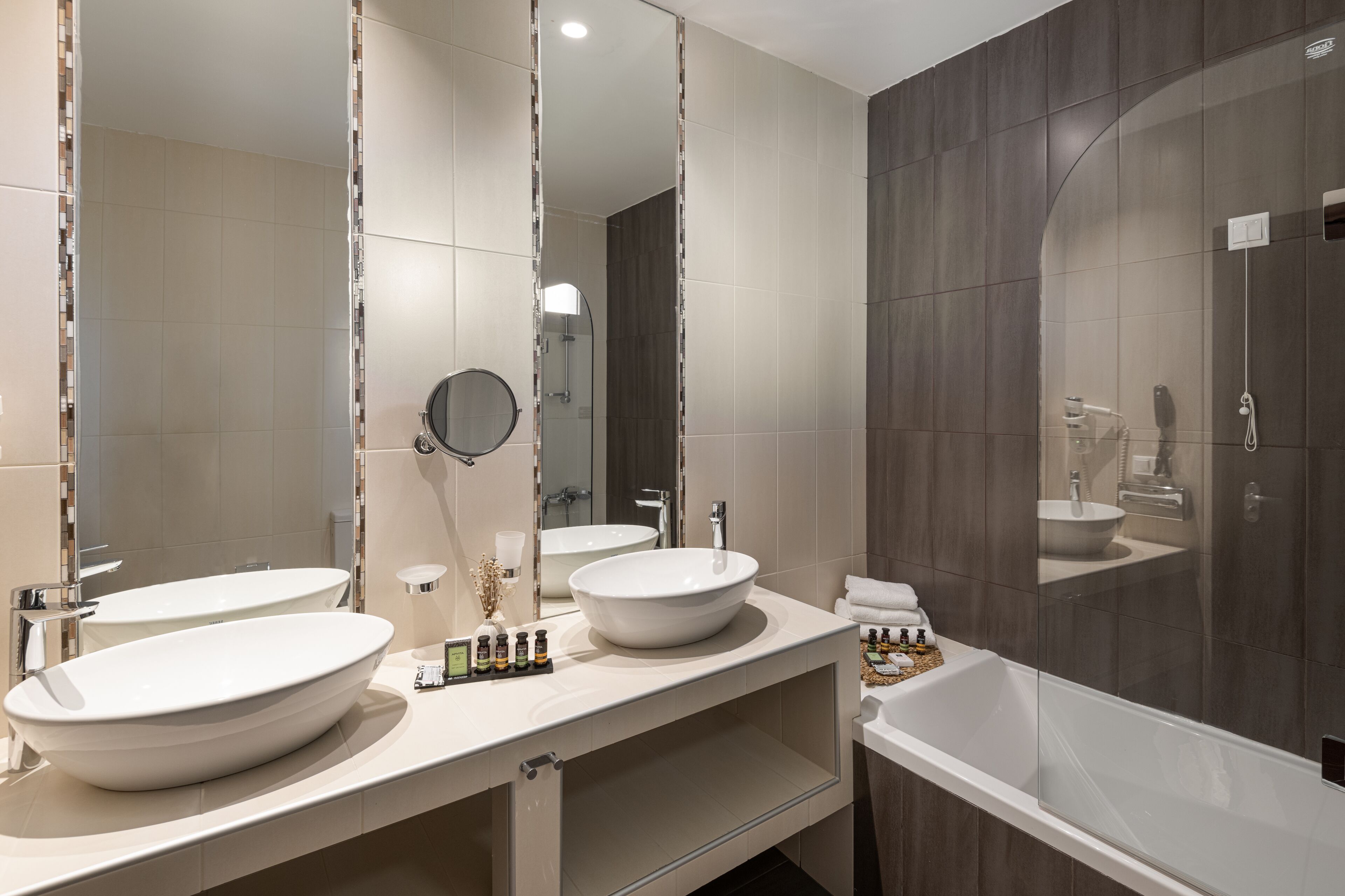 deluxe double room | bathroom | deep-soaking bathtub, free toiletries, hair dryer, towels