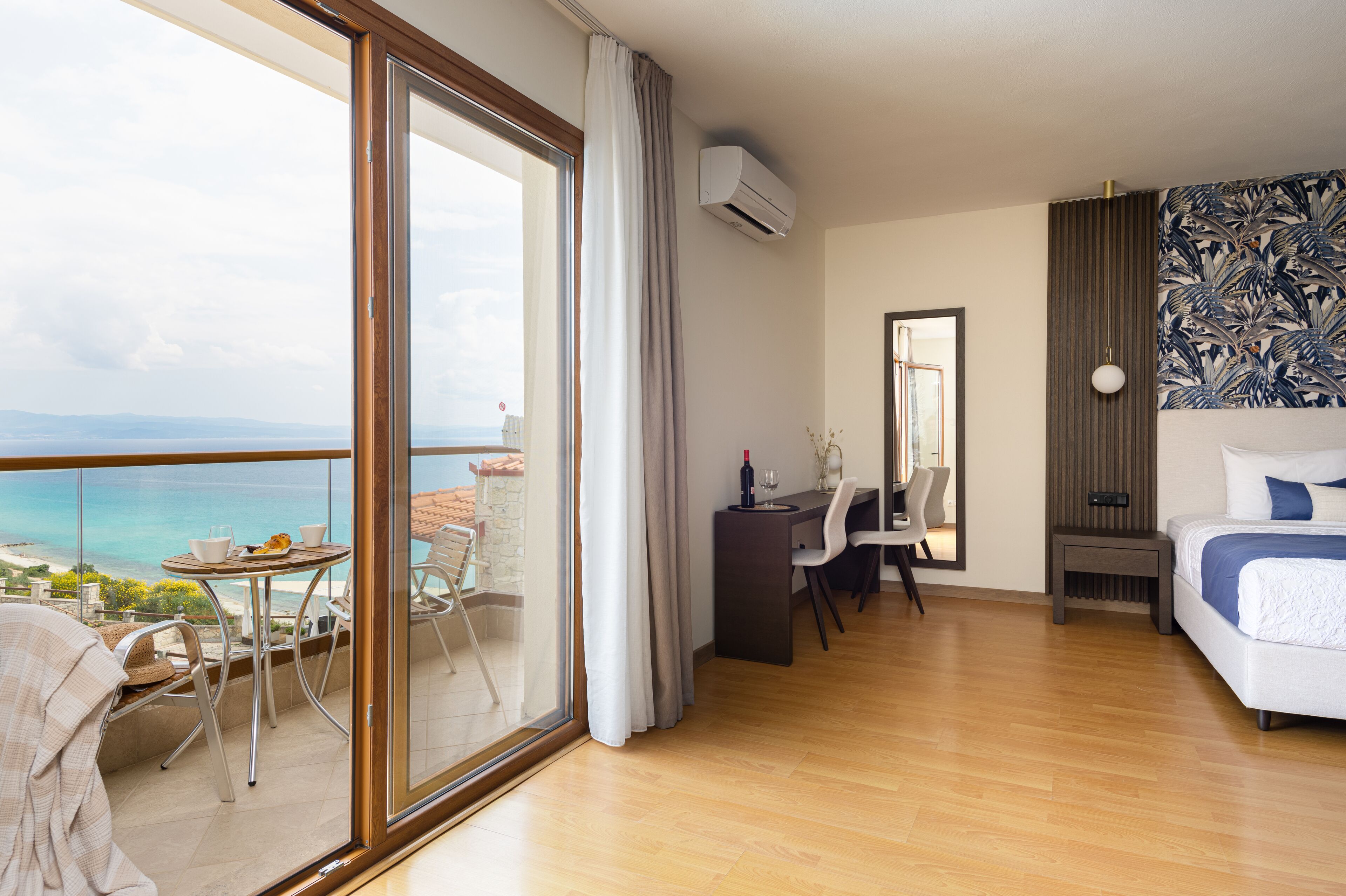 junior suite, partial sea view | balcony