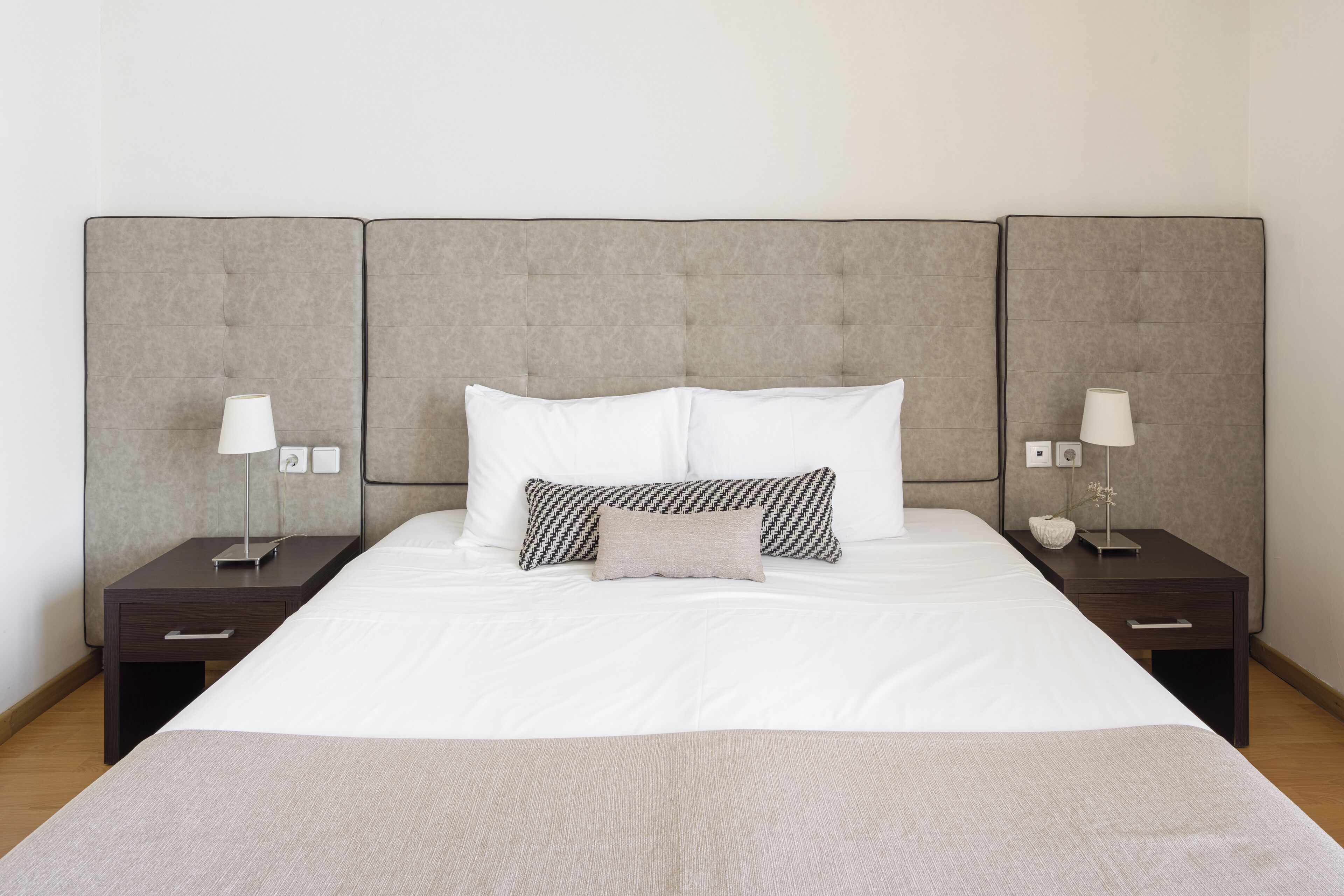 double room, partial sea view | 1 bedroom, in-room safe, soundproofing, free wifi