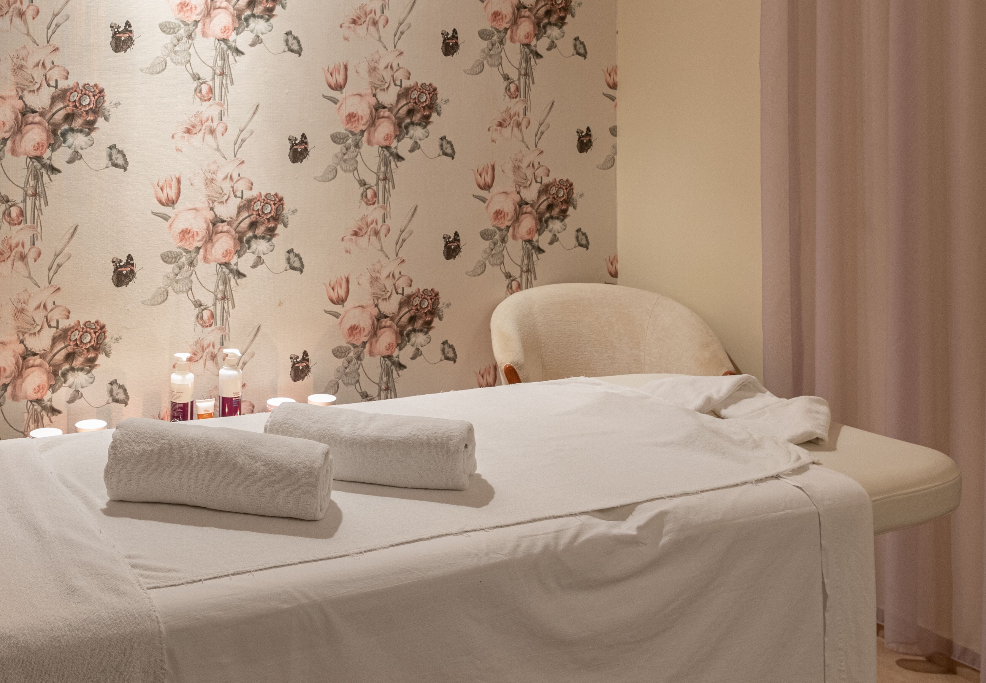 body treatments, hydrotherapy, hot stone massages, deep-tissue massages