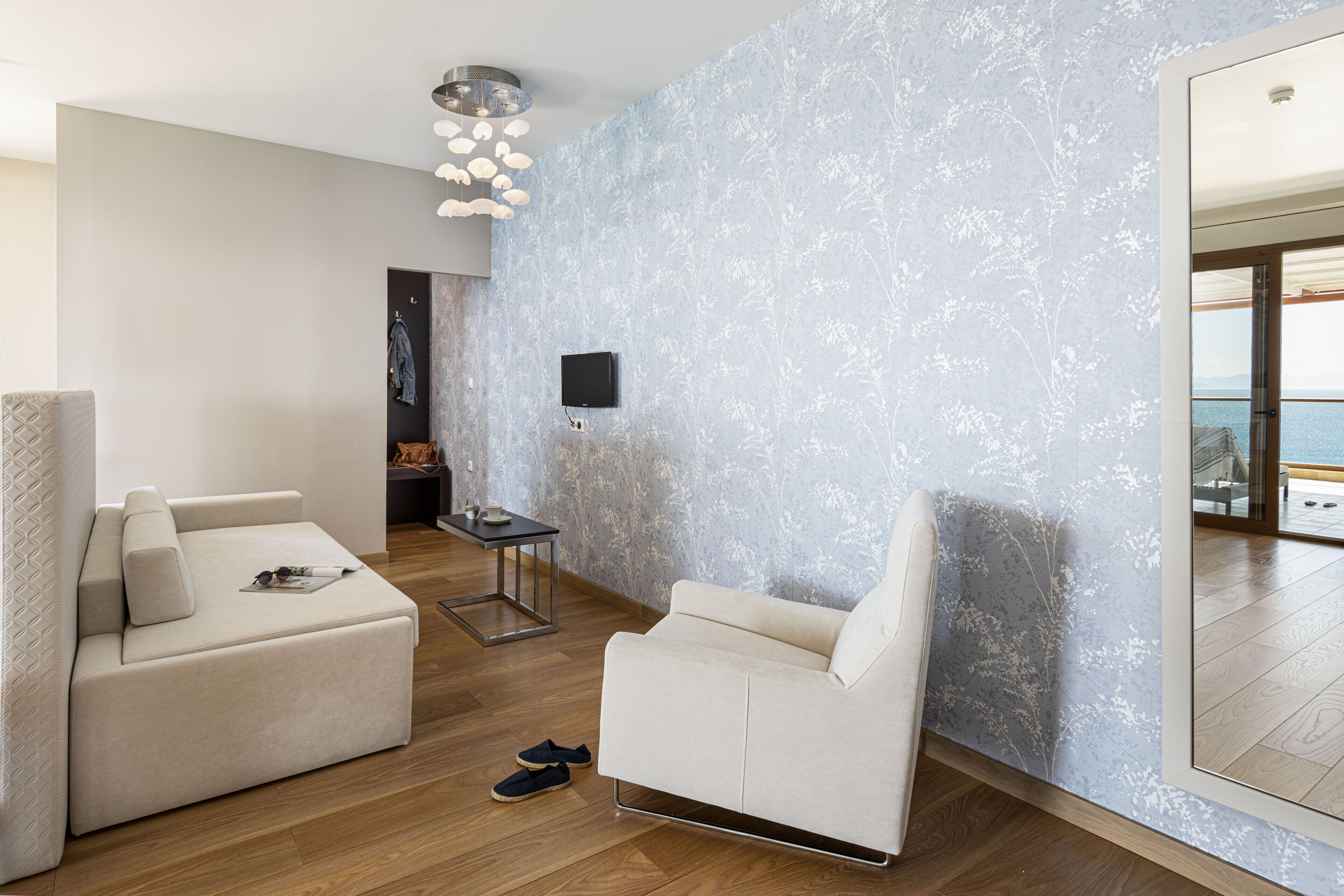 deluxe suite, sea view, corner | 1 bedroom, in-room safe, soundproofing, free wifi