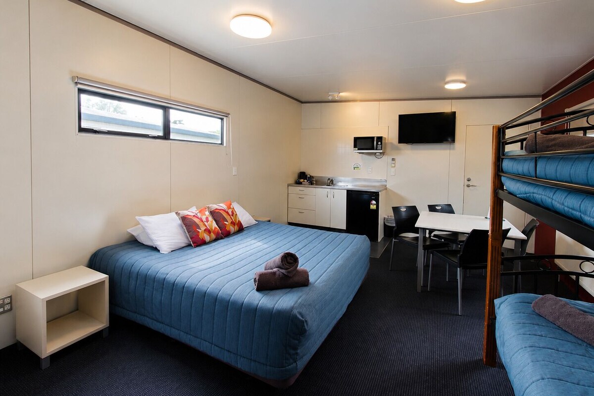Cabaña Deluxe | Wifi gratis, decoración individual, mobiliario individual y ropa de cama