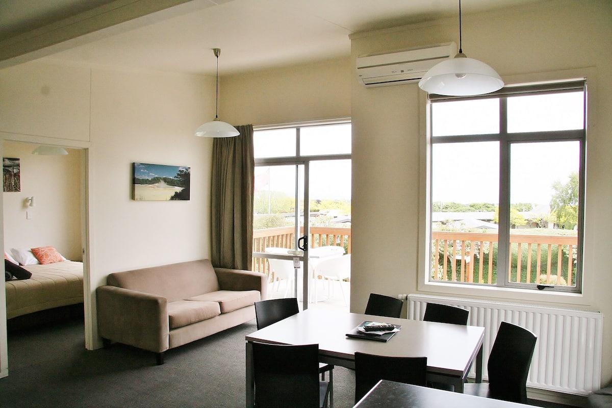 Family Room | Free WiFi, individually decorated, individually furnished, bed sheets