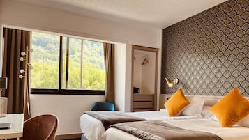 Premium bedding, in-room safe, blackout curtains, free WiFi