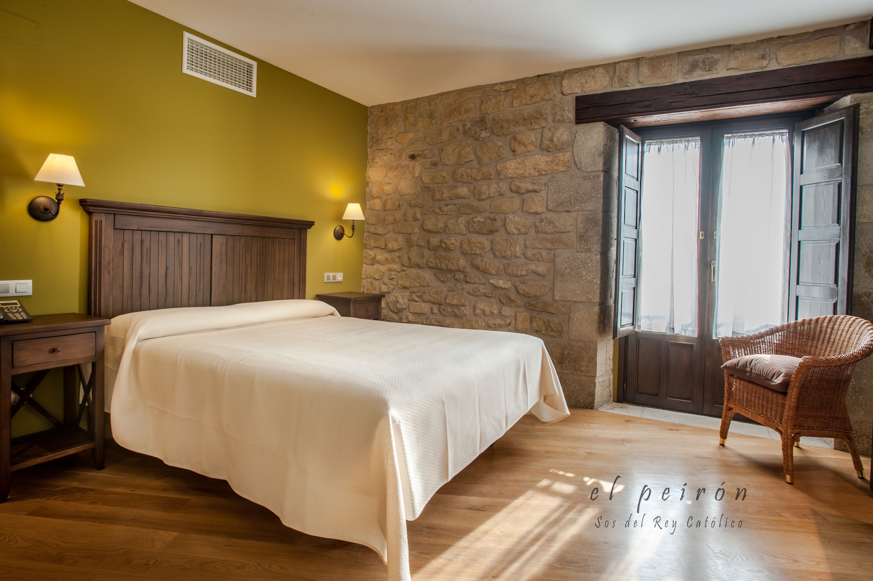 superior double room | minibar, desk, soundproofing, free wifi