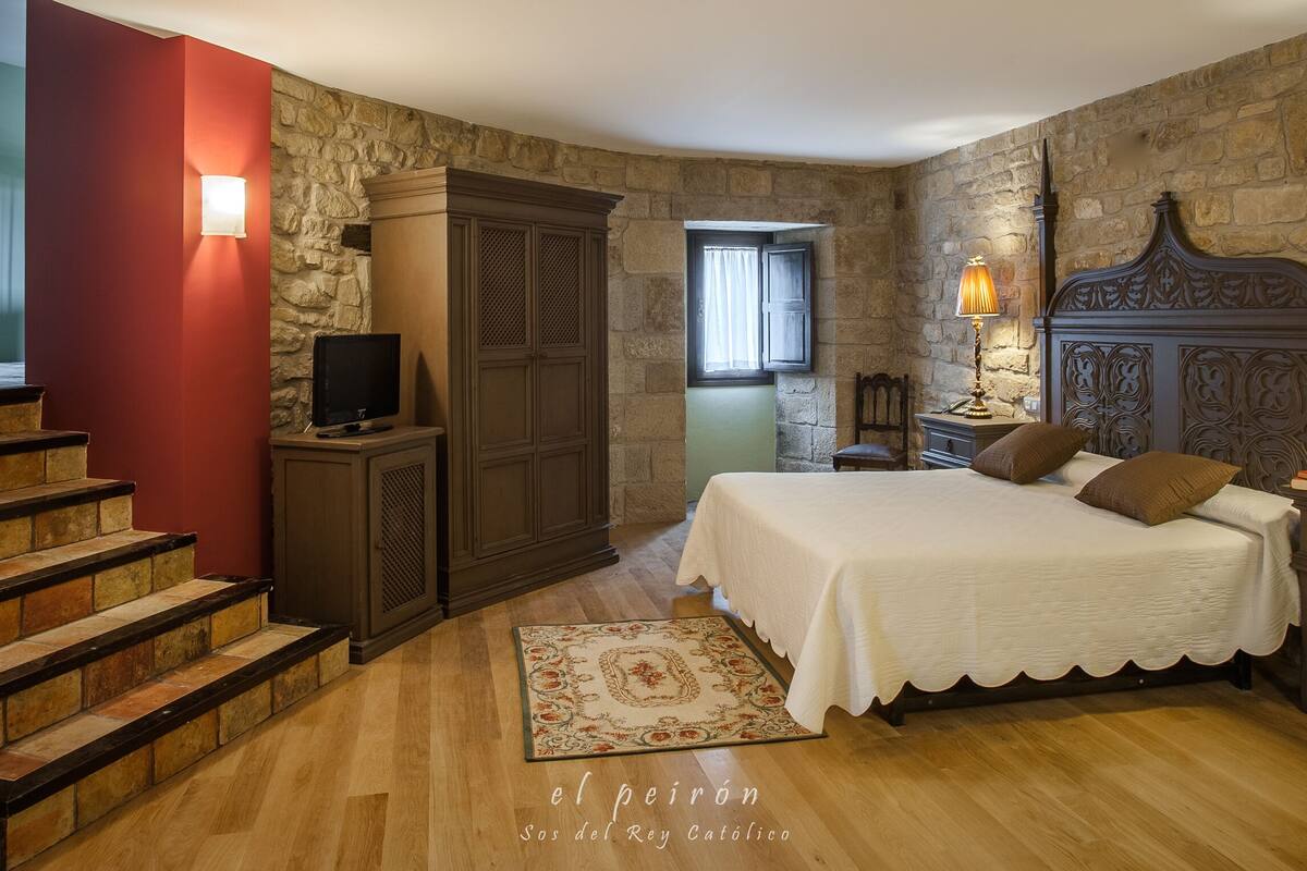 suite | minibar, desk, soundproofing, free wifi