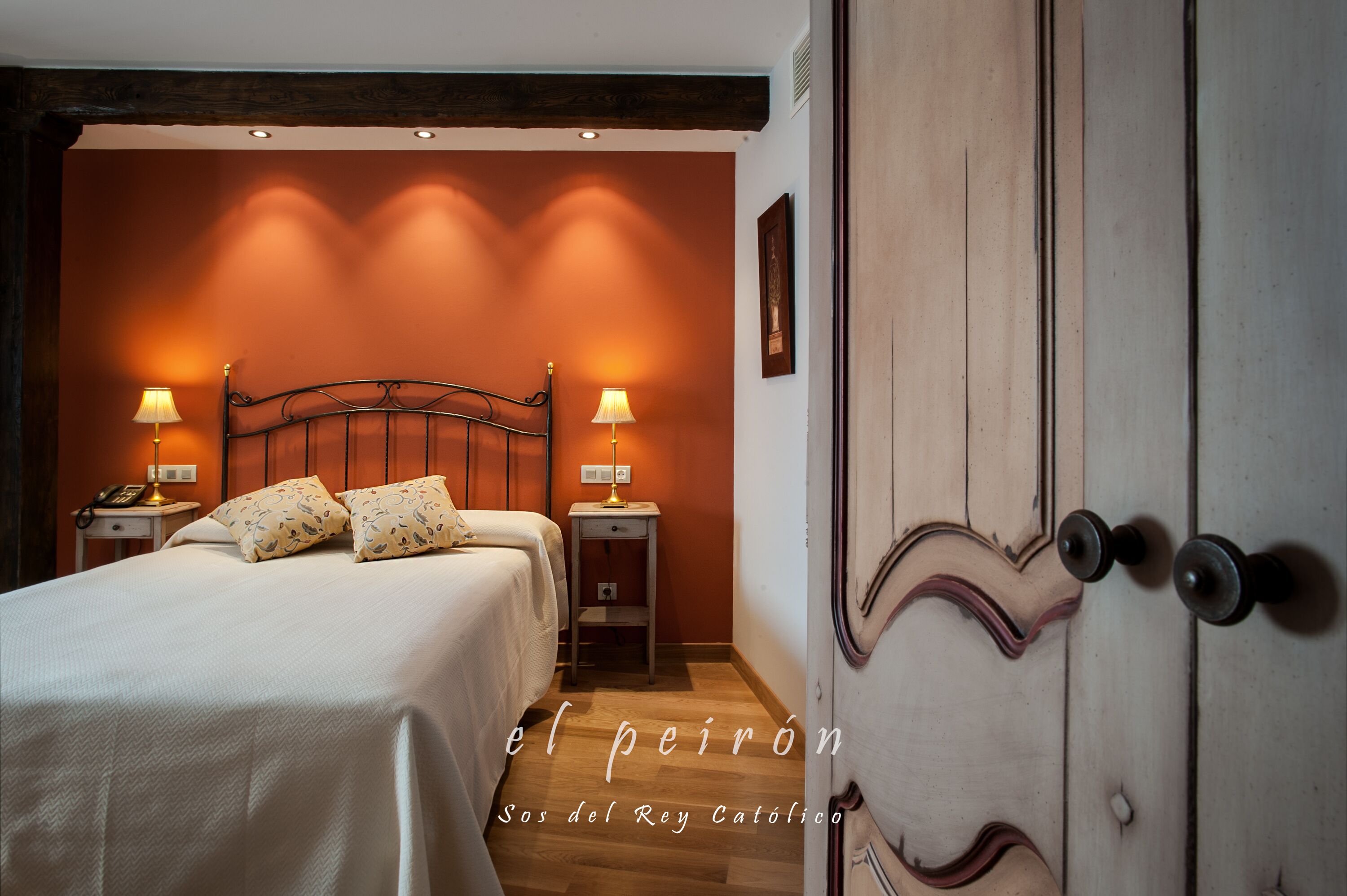 standard double room | minibar, desk, soundproofing, free wifi