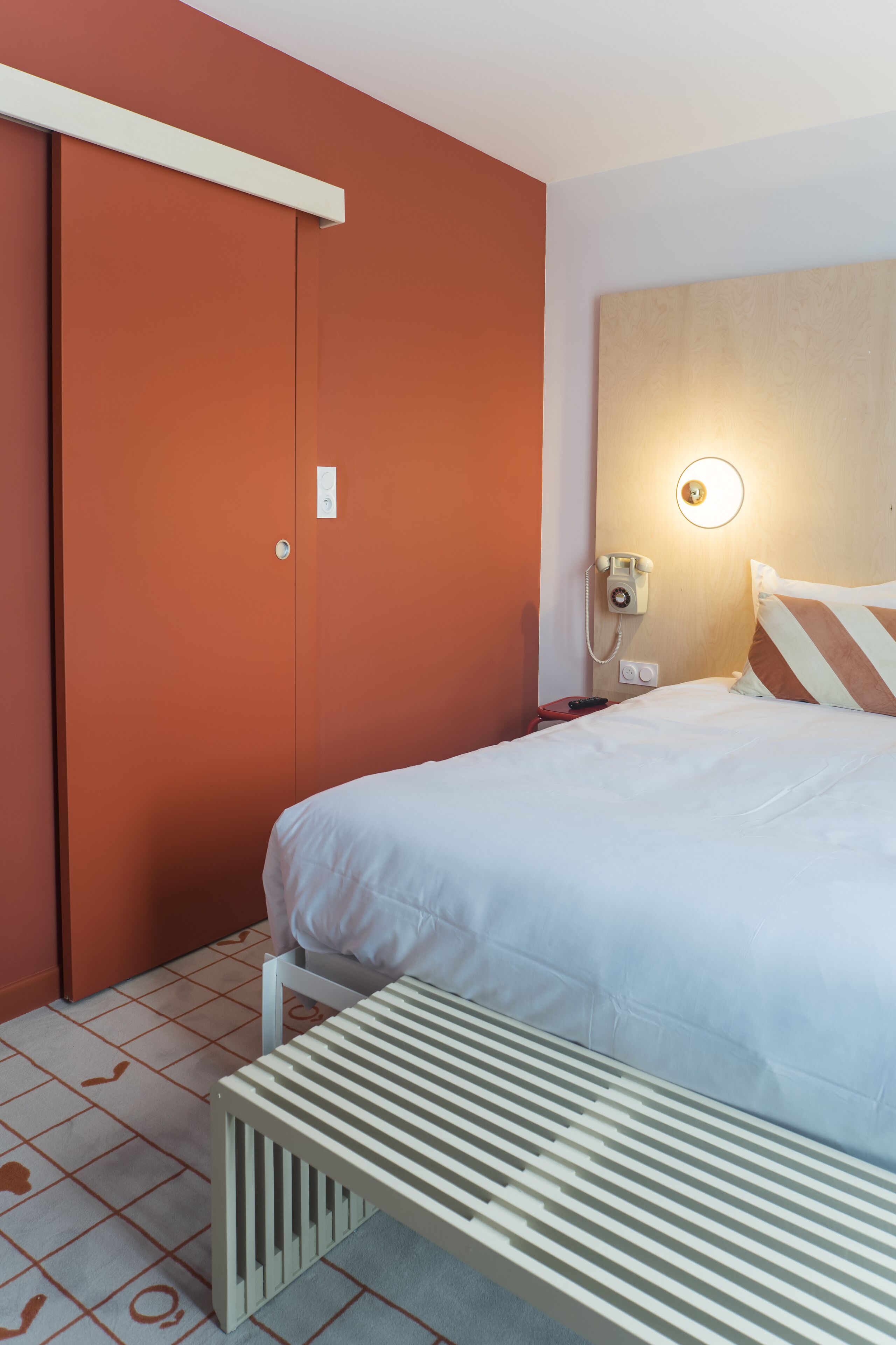 standard double room | in-room safe, desk, blackout curtains, soundproofing