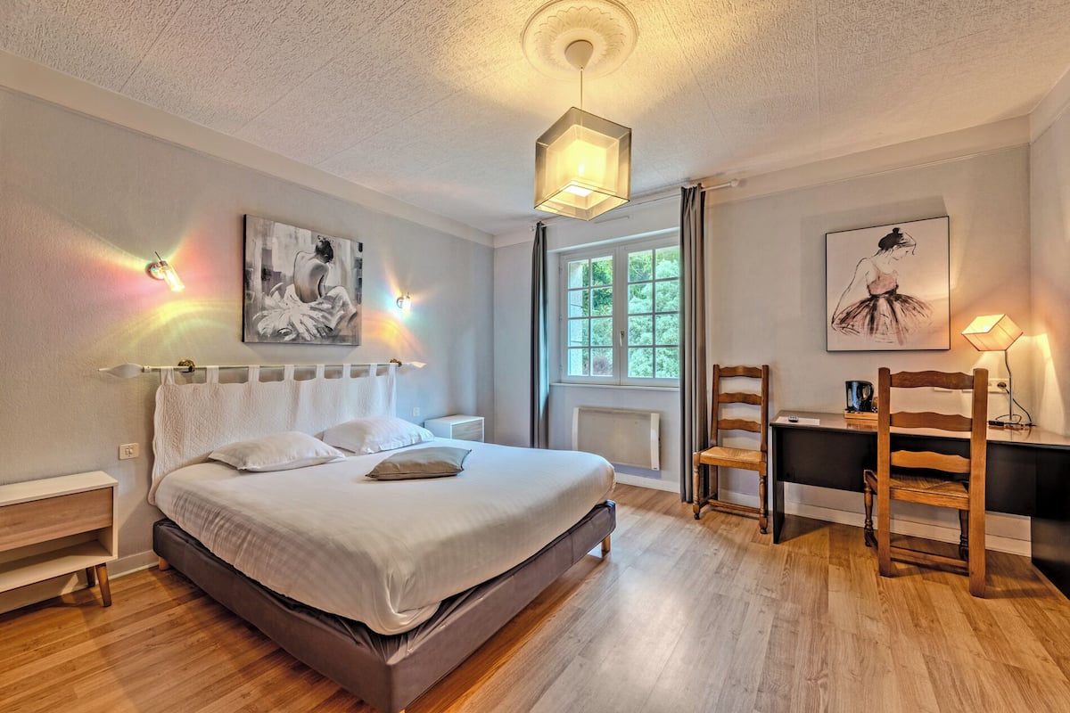 Ropa de cama de alta calidad, camas Select Comfort y minibar
