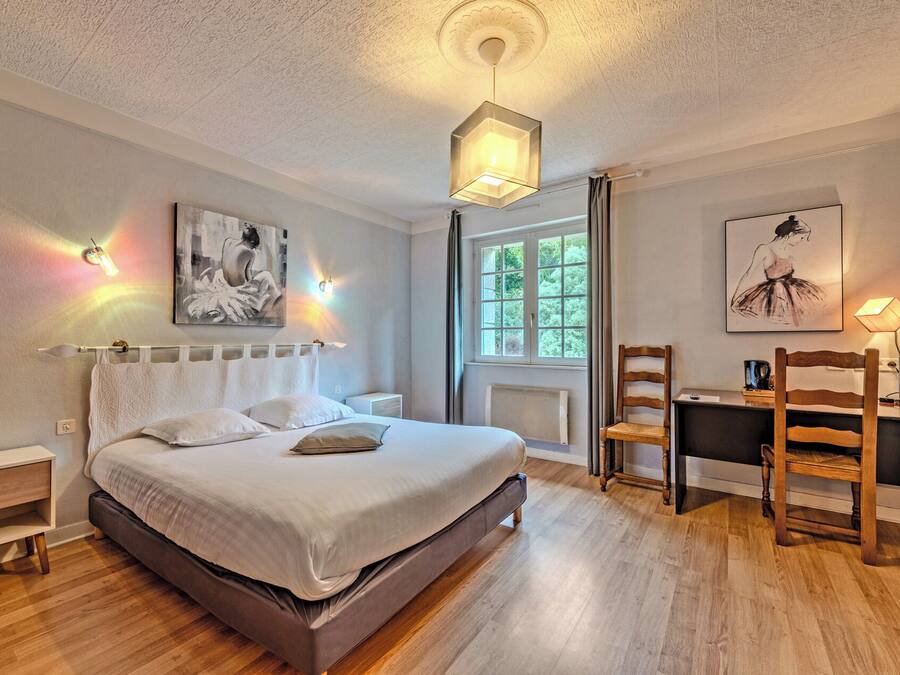 Premium bedding, Select Comfort beds, minibar, desk