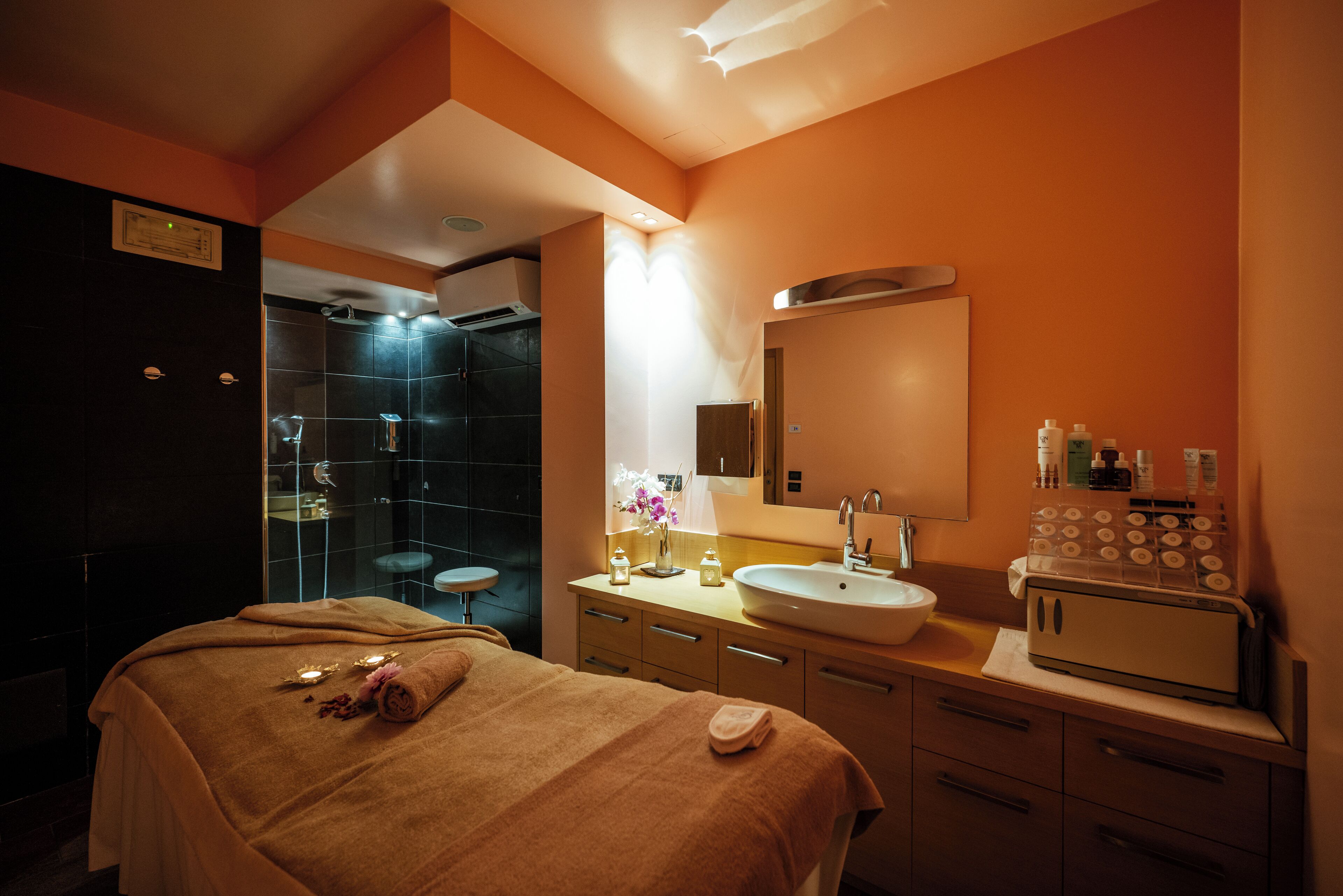 couples treatment room(s), sauna, hot tub, turkish bath/hammam