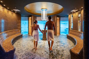 Couples treatment rooms, sauna, hot tub, Turkish bath, body treatments