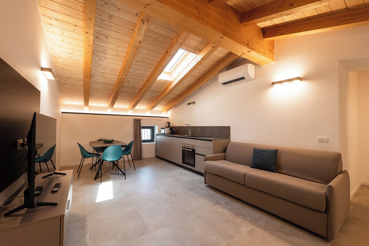 Two-room Apartment Superior, Second Floor | Zona de estar | Televisión de 32 pulgadas con canales digitales