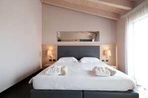 Hypo-allergenic bedding, down comforters, minibar, in-room safe