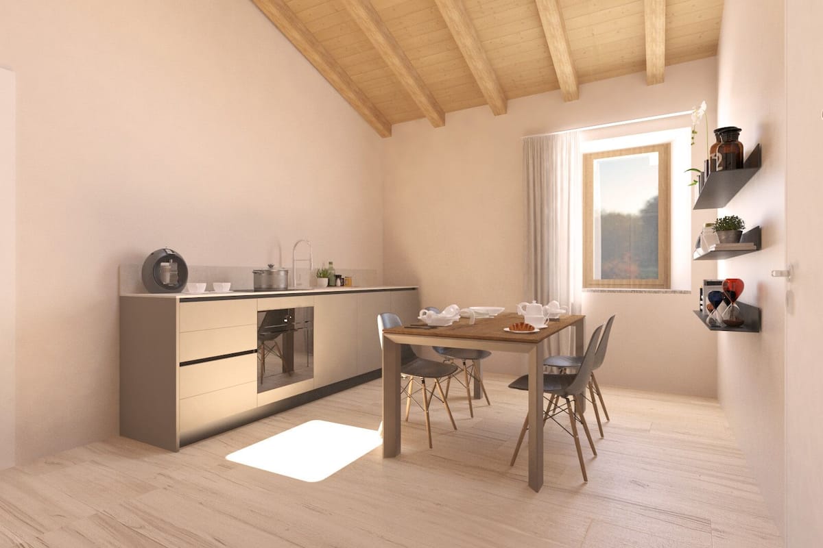 Una cocina moderna con comedor, techo de madera y estanterías empotradas.