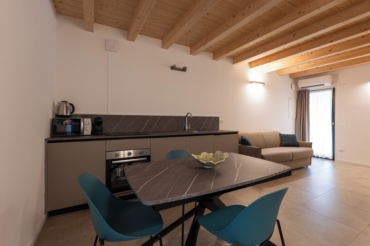 Two-room Apartment, Ground Floor | Zona de estar | Televisión de 32 pulgadas con canales digitales