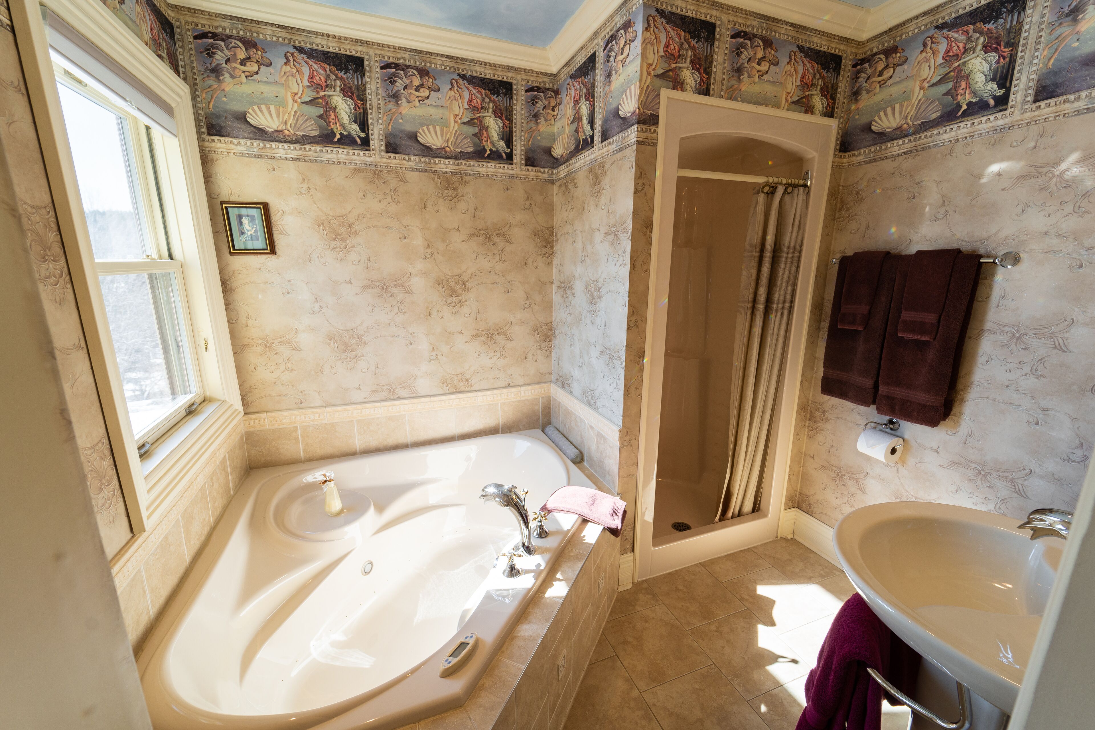 Suite | Badkamer | Gratis toiletartikelen, een haardroger, handdoeken