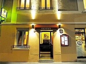 Property entrance - Le Continental (Chateauroux)