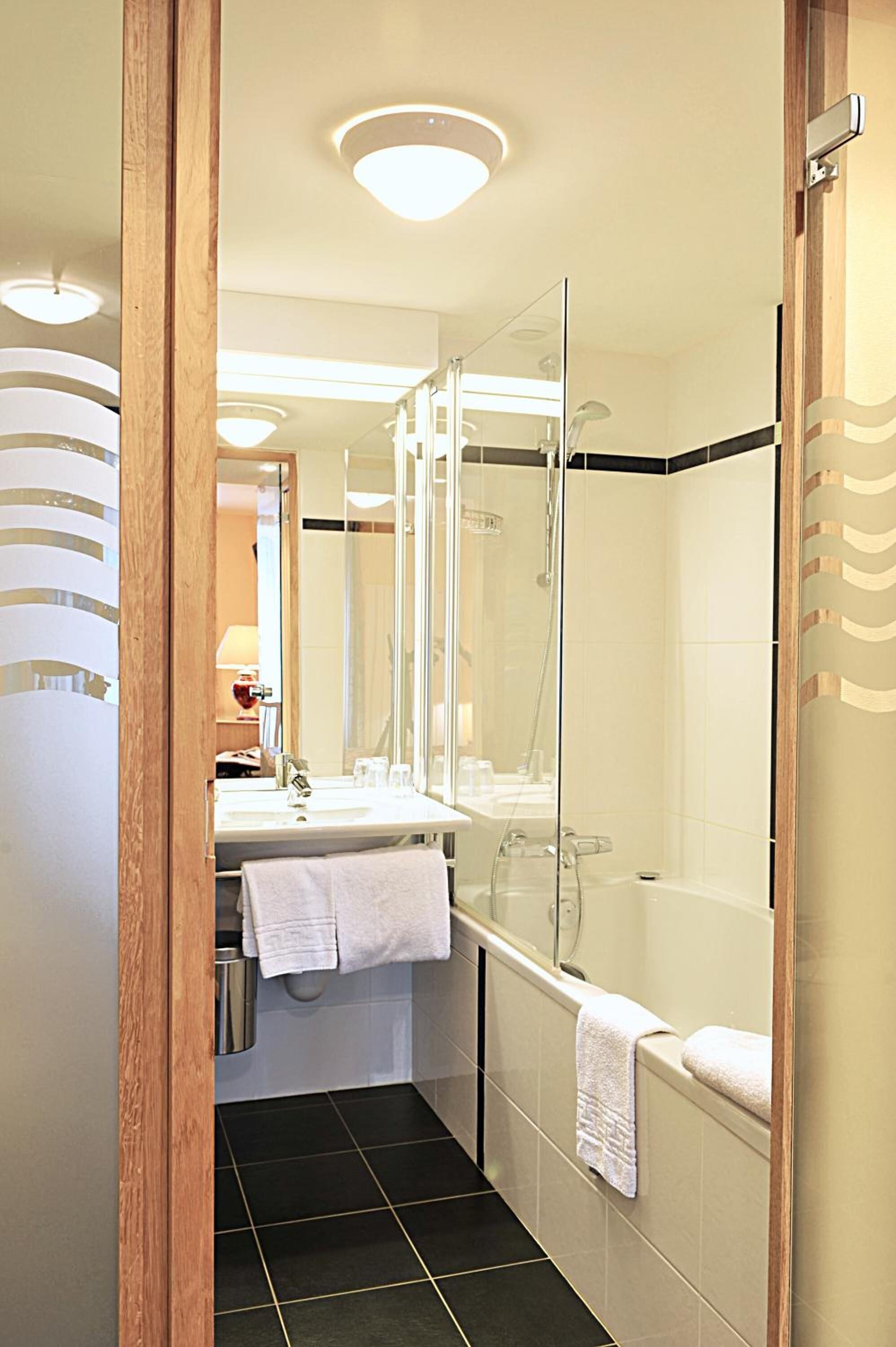 free toiletries, hair dryer