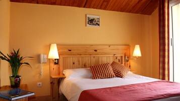 책상, 무료 유아용 침대, 간이 침대, 무료 WiFi