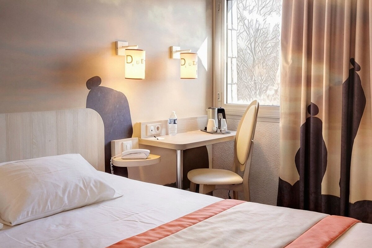 Hochwertige Bettwaren, Zimmersafe, Schreibtisch, schallisolierte Zimmer