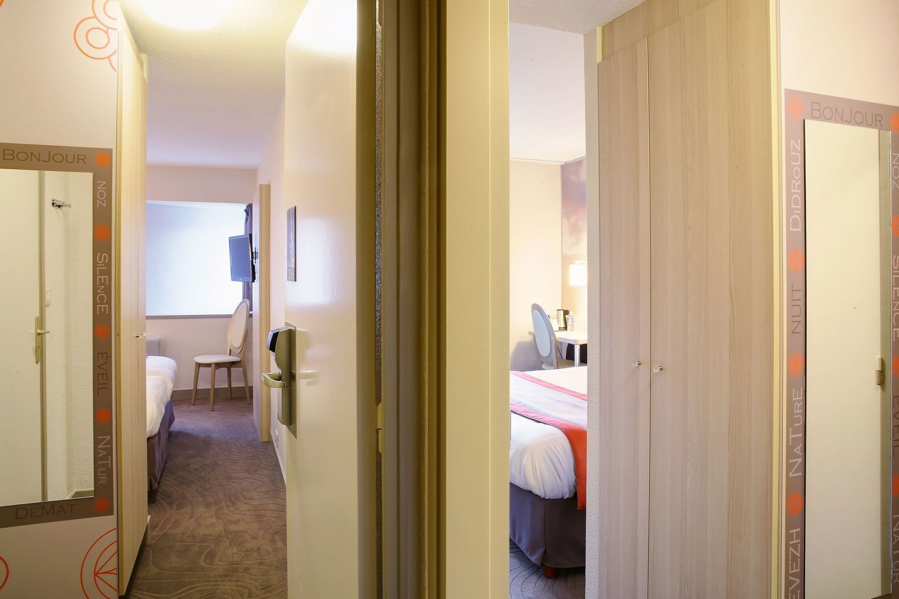 Sängtillbehör av högsta kvalitet och värdeförvaringsskåp på rummet