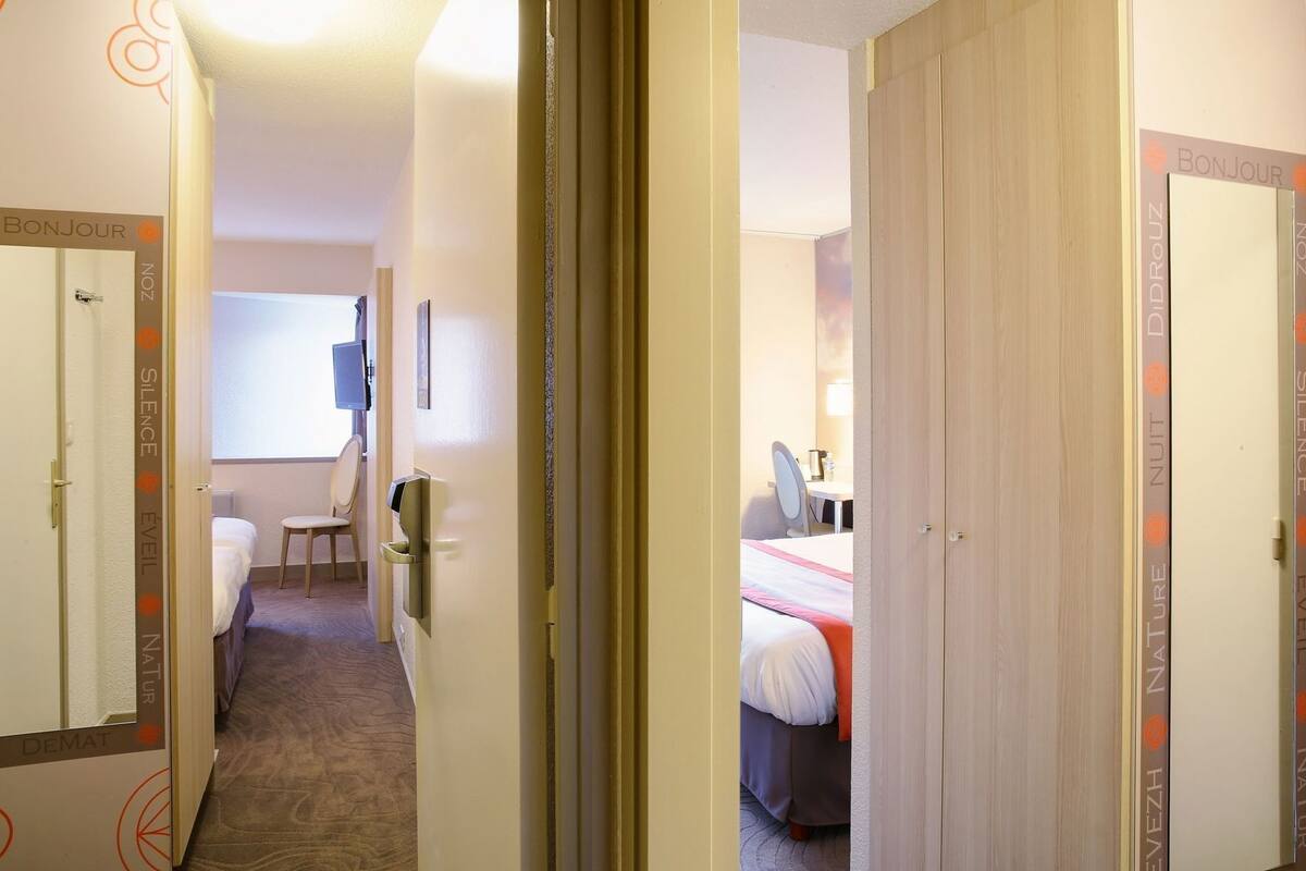 Premium bedding, in-room safe, desk, soundproofing