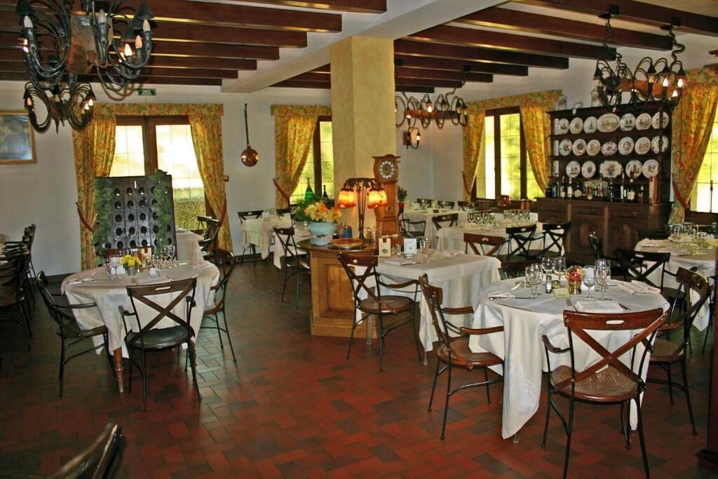 breakfast, lunch, dinner served; french cuisine