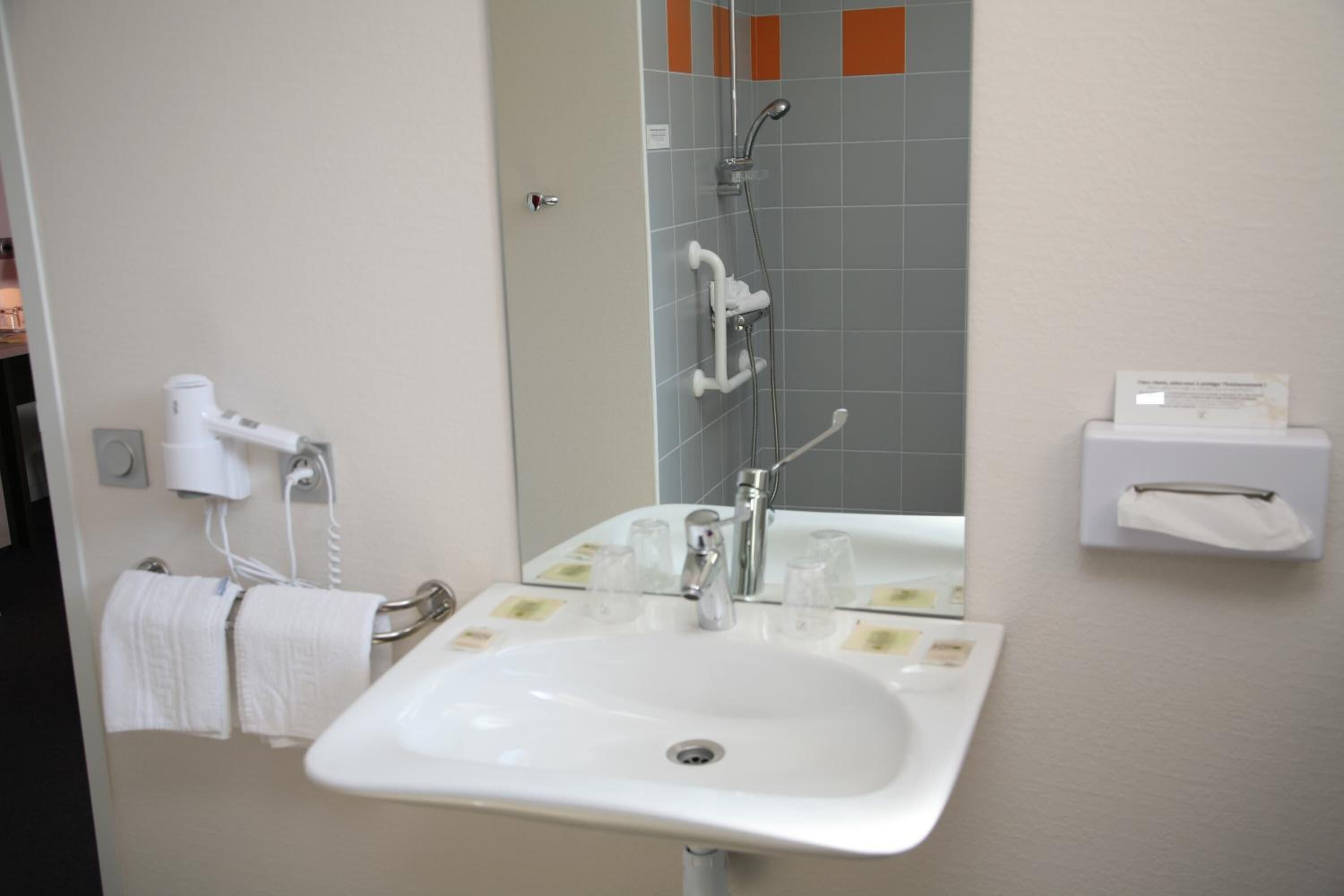 shower, free toiletries, hair dryer