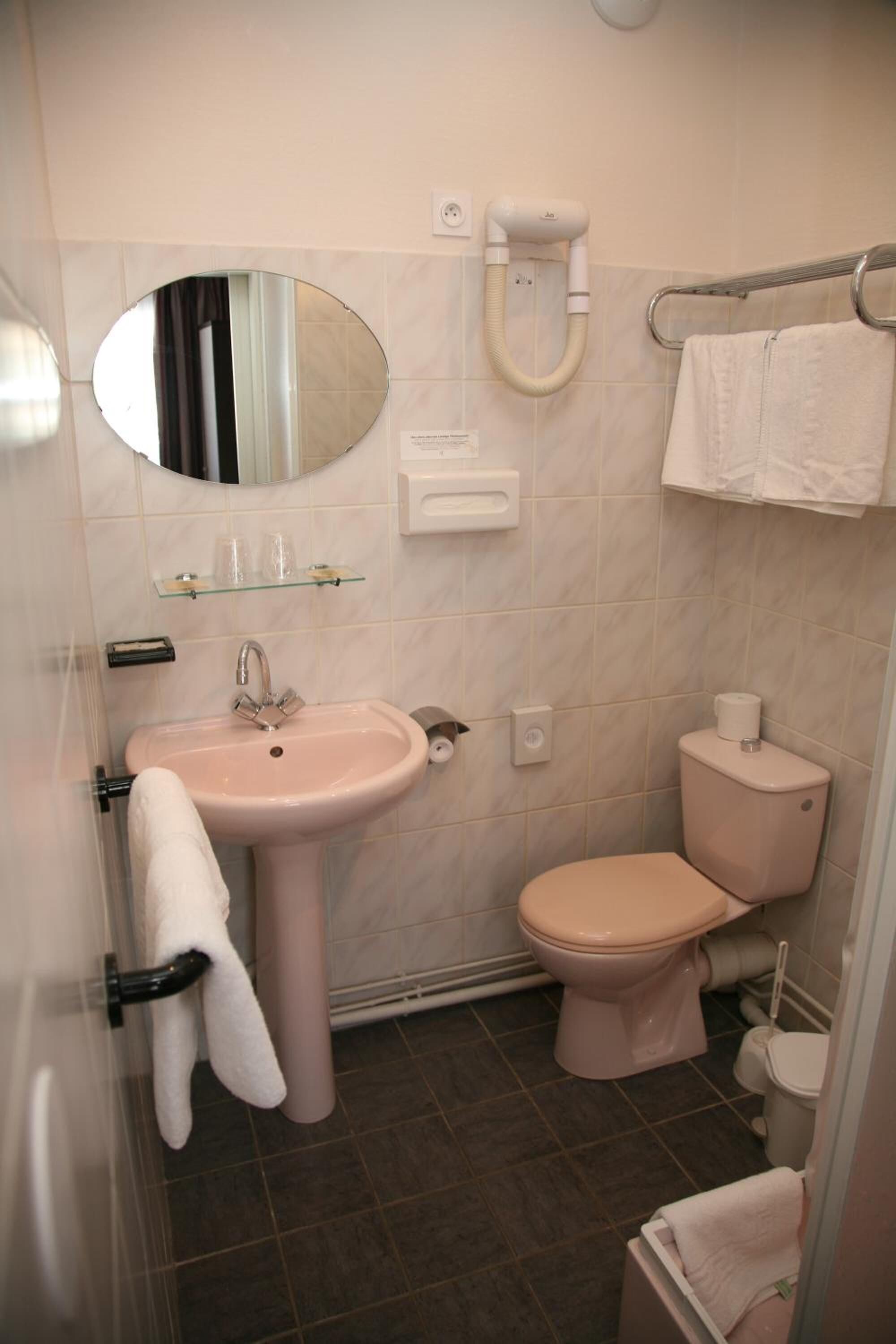 shower, free toiletries, hair dryer