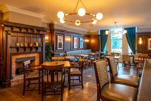 Lunch and dinner served