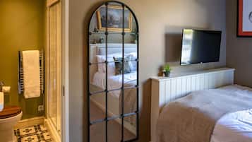 Premium bedding, pillowtop beds, desk, laptop workspace