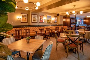 Lunch and dinner served - The Pavilion Arms (Bournemouth)