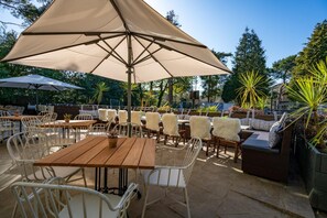 Lunch and dinner served - The Pavilion Arms (Bournemouth)